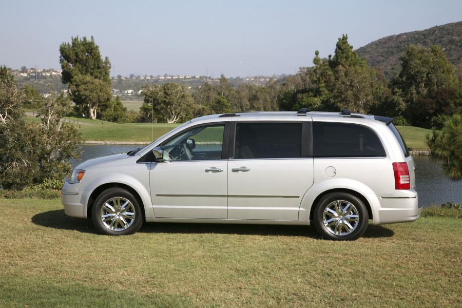  Chrysler Town & Country 2008 года  (фото 27 из 69)